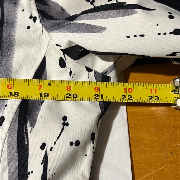 Sunice Black and White Ski Jacket - Picture 9 of 11